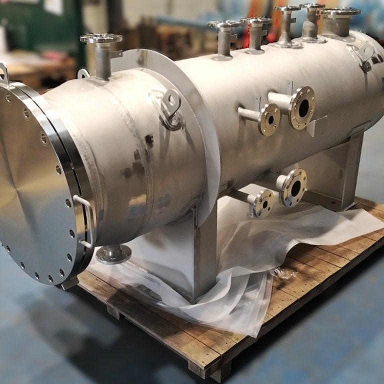 Ballon de reflux en inox avec porte et légèrement incliné